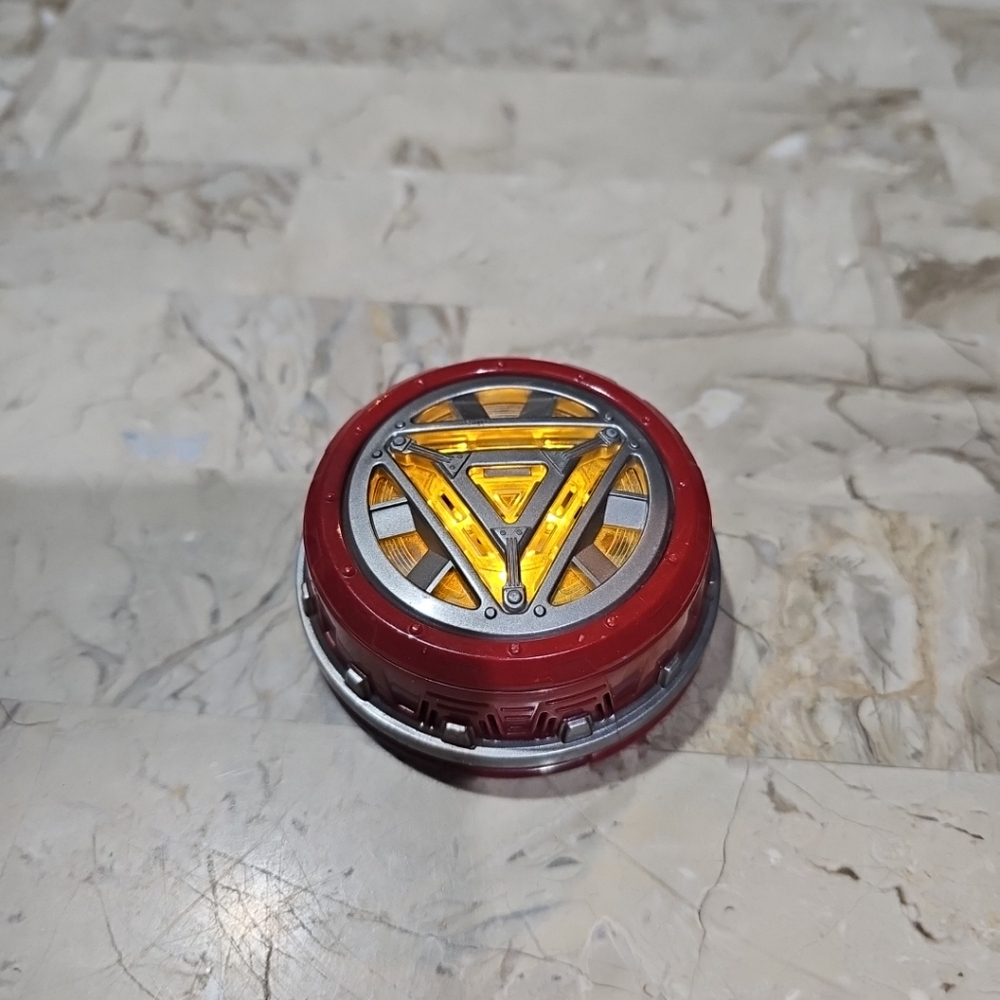 Marvel Iron Man 2010 Arc Reactor Chest Piece Replica Toy Lights & Sounds Cosplay